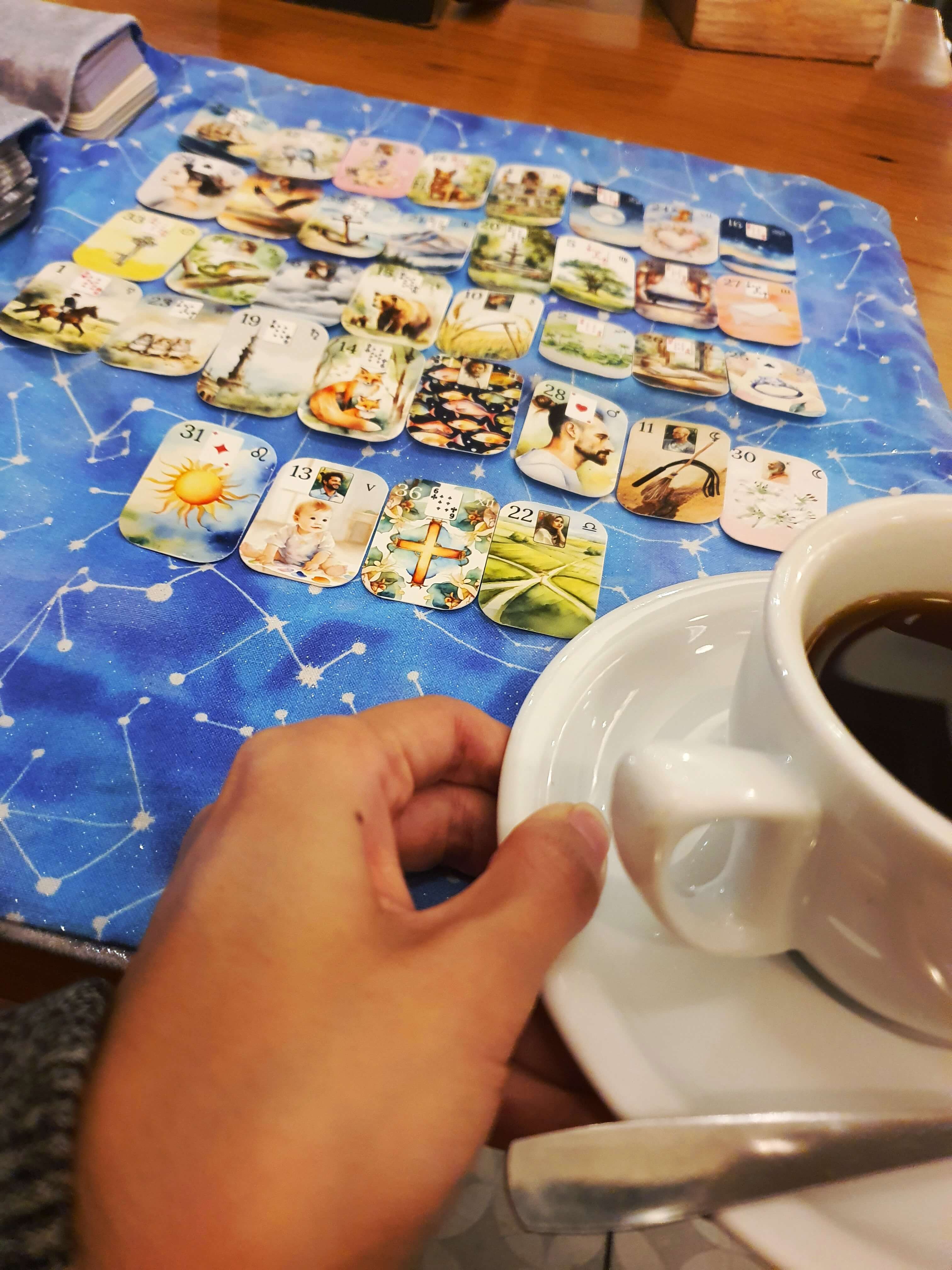 Petit Lenormand Grand Tableau in micro format laid out on a café table